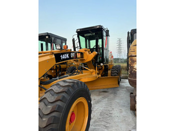 מכונת בנייה CATERPILLAR 140K