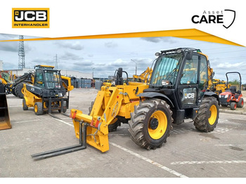 מפעיל טלסקופי JCB