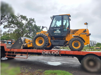 מפעיל טלסקופי JCB