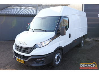כלי רכב מסחרי עם לוח IVECO Daily 35s16