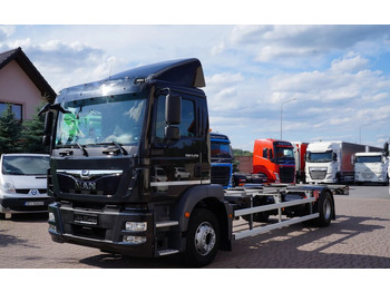 משאית עם שלדת תא MAN TGM 15.250