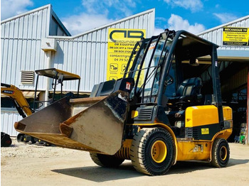 מפעיל טלסקופי JCB