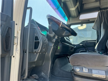 Interior photo 1: יחידת טרקטור MAN TGA18.460