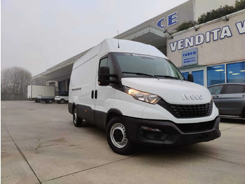 כלי רכב מסחרי עם לוח IVECO Daily 35s14