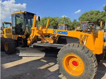 מפלסת XCMG GR180