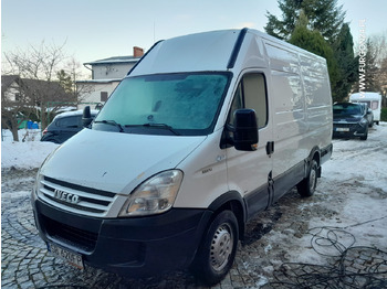 כלי רכב מסחרי עם לוח IVECO Daily 35s14