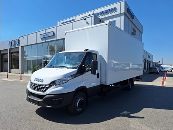 כלי רכב מסחרי עם לוח IVECO Daily