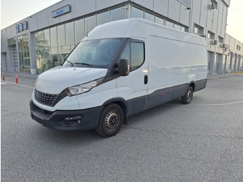 כלי רכב מסחרי עם לוח IVECO Daily 35s14