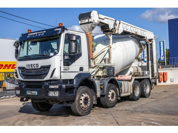 משאית מערבלת בטון IVECO Trakker
