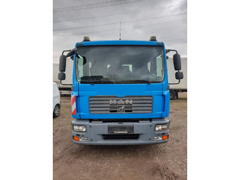 פלטפורמה אווירית מותקנת על משאית MAN TGL 8.180
