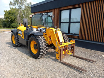 מפעיל טלסקופי JCB