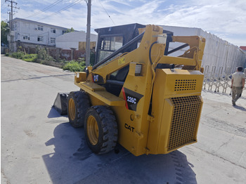 מעמיס היגוי החלקה CATERPILLAR 226C: תמונה 4