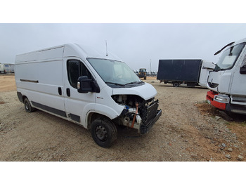 כלי רכב מסחרי עם לוח FIAT Ducato