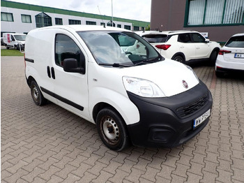כלי רכב מסחרי עם לוח FIAT Fiorino