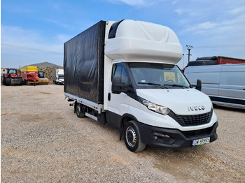 כלי רכב מסחרי עם וילונות צד IVECO