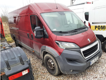 כלי רכב מסחרי עם לוח PEUGEOT Boxer