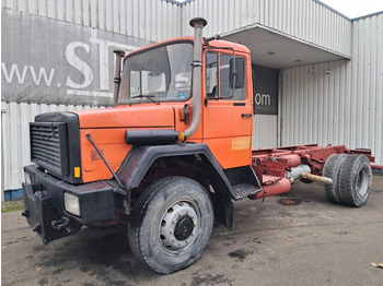משאית עם שלדת תא IVECO Magirus