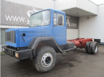 משאית עם שלדת תא IVECO Magirus