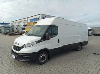 כלי רכב מסחרי עם לוח IVECO Daily 35s16