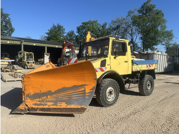 מפלסת שלג UNIMOG