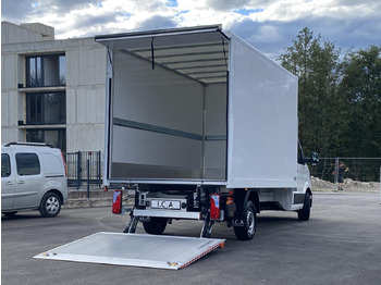 כלי רכב מסחרי עם תיבה MAN TGE 3.180