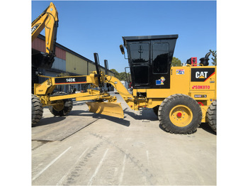 מפלסת CATERPILLAR 140H
