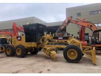 מפלסת CATERPILLAR 140K