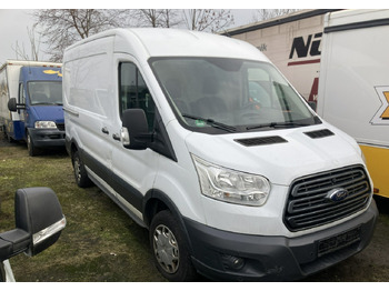 כלי רכב מסחרי עם לוח FORD Transit