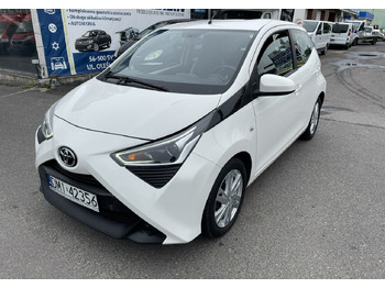 האצ'בק TOYOTA