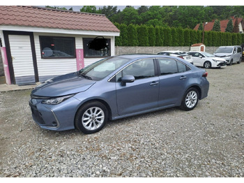 סדאן TOYOTA