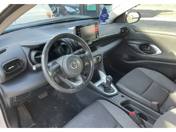 האצ'בק TOYOTA