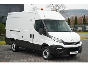 כלי רכב מסחרי עם לוח IVECO Daily