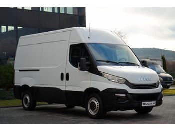 כלי רכב מסחרי עם לוח IVECO Daily