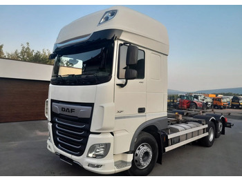 משאית עם שלדת תא DAF XF 106 450