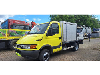 כלי רכב מסחרי עם תיבה IVECO Daily
