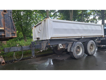 קרון נגרר עם מזהיר RENDERS