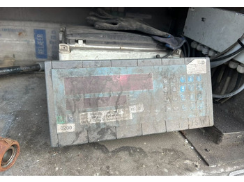 סמיטריילר להובלת בעלי חיים Pezzaioli HMK Industri // Do przewozu zwierząt // 2004 Rok // 3 Pokłady // Waga // Osi skrętne // Oznonacja //: תמונה 5