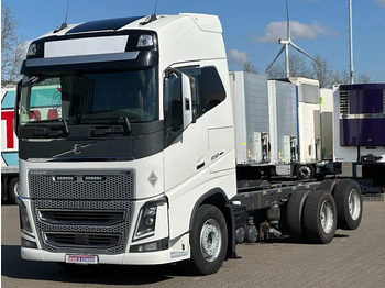 משאית עם שלדת תא VOLVO FH16 650