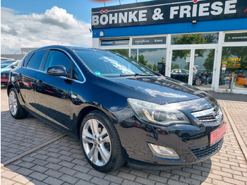 סדאן OPEL