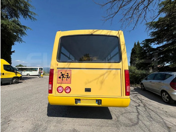אוטובוס בית ספר Iveco Cacciamali: תמונה 5