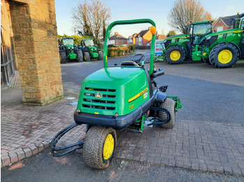 מכסחת גינה John Deere 7200 utility triple mower: תמונה 3