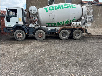 משאית מערבלת בטון IVECO