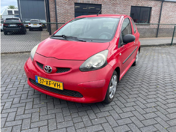 האצ'בק TOYOTA