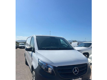 כלי רכב מסחרי עם לוח MERCEDES-BENZ Vito 114