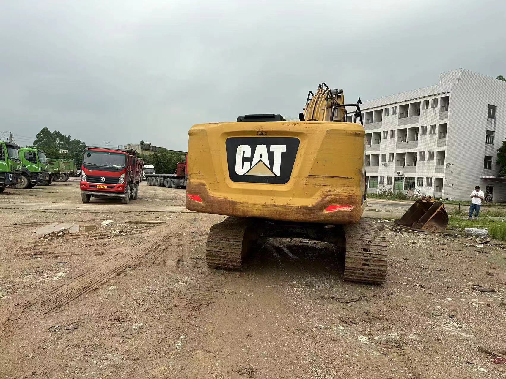 מחפר סורק CATERPILLAR 320GC: תמונה 3