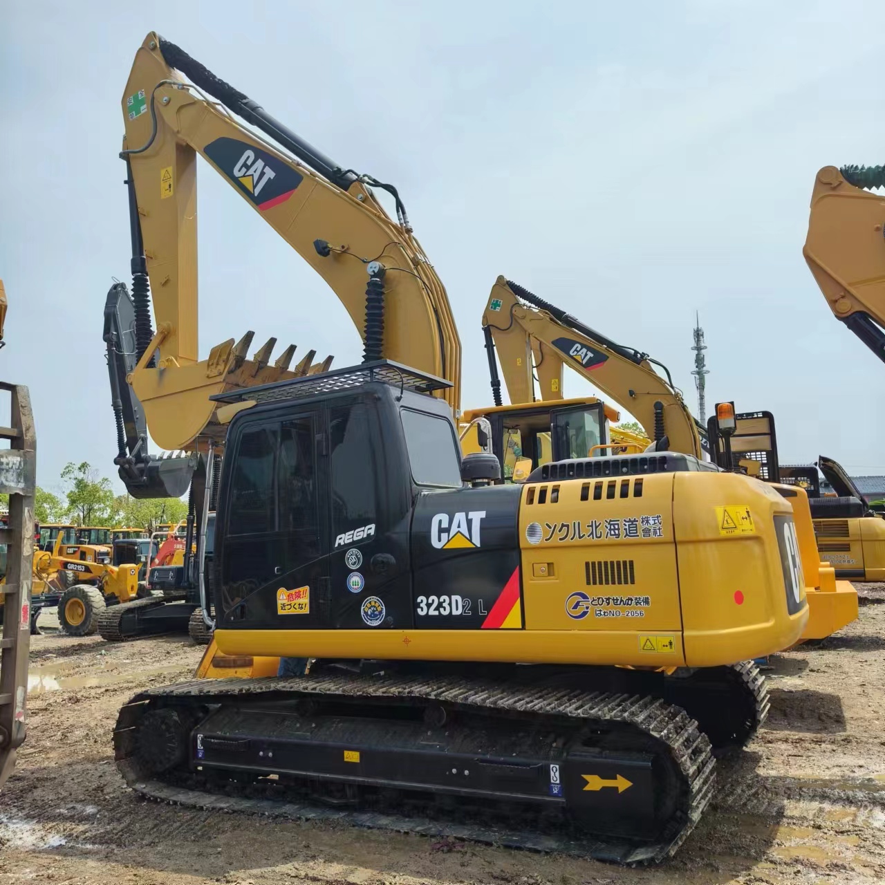 מחפר סורק CATERPILLAR 323D2L