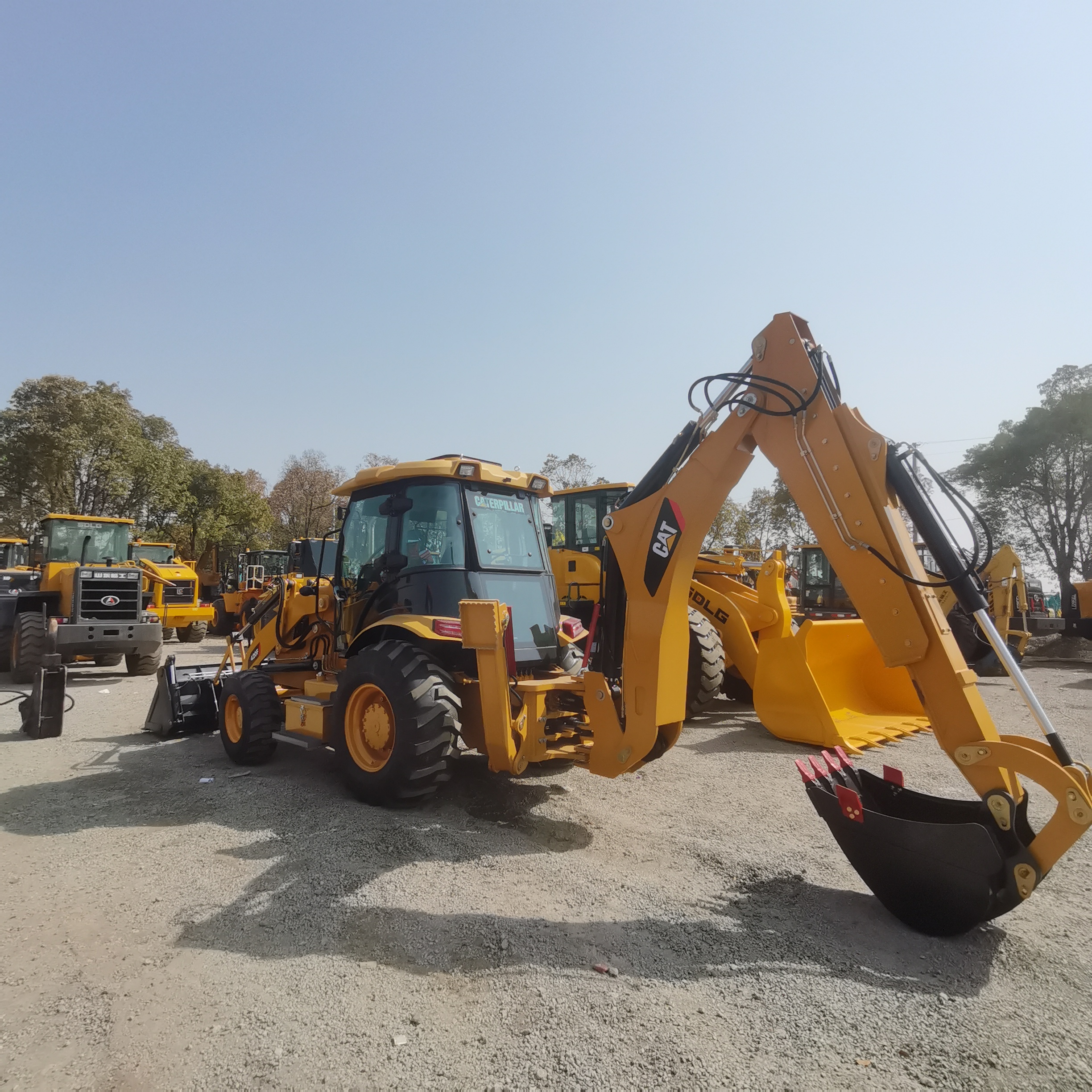 חָדָשׁ מחפרון CATERPILLAR 420F: תמונה 3
