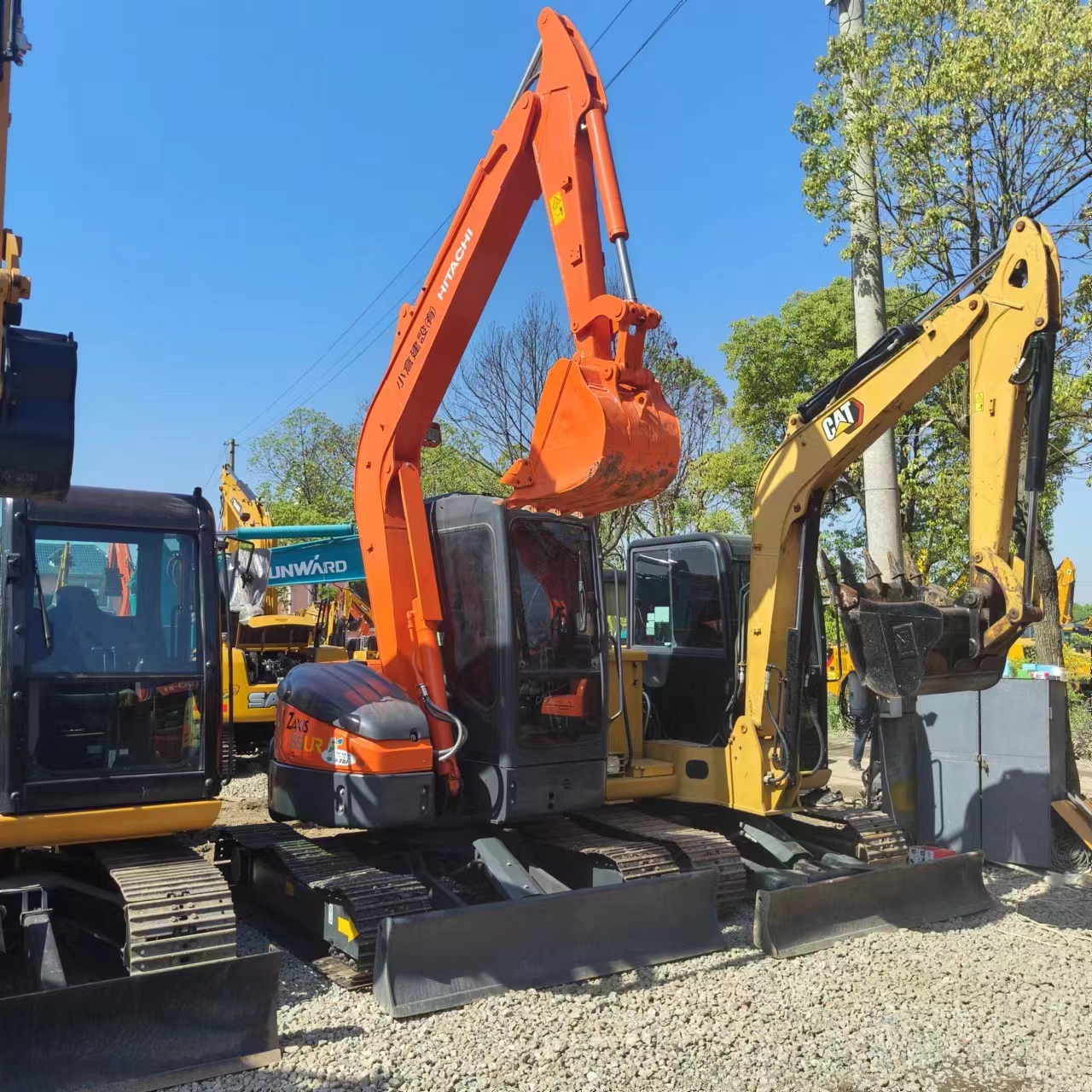מיני מחפר HITACHI ZX55