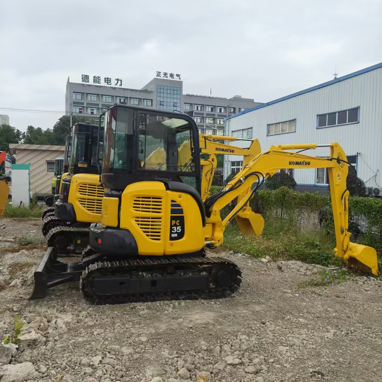 מיני מחפר KOMATSU PC35
