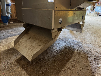 ציוד לבעלי חיים GEA M300 Automatic feeder, barely used.: תמונה 4
